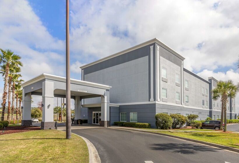 호텔 Best Western Plus Brunswick Inn & Suites