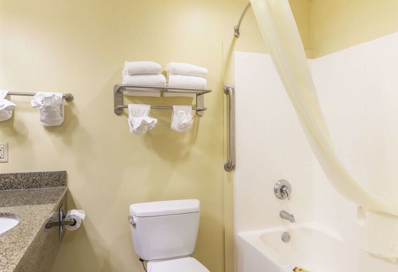 호텔 Best Western Plus Brunswick Inn & Suites