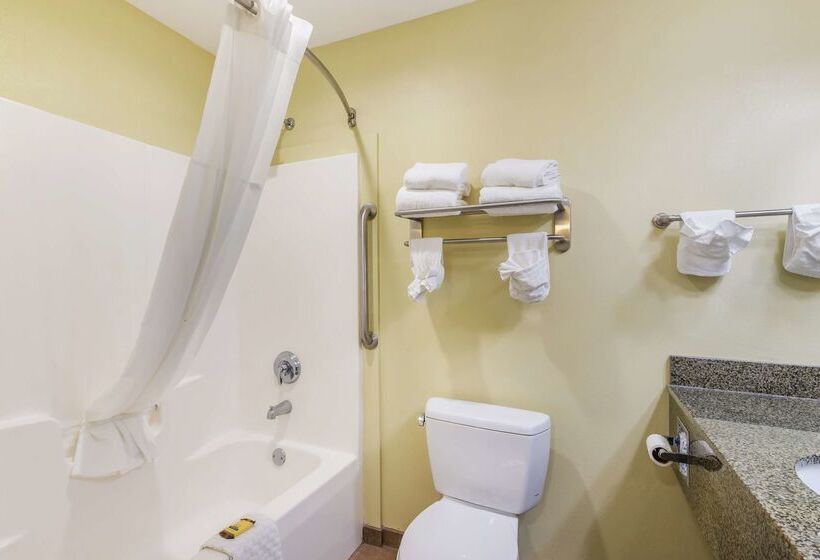 호텔 Best Western Plus Brunswick Inn & Suites