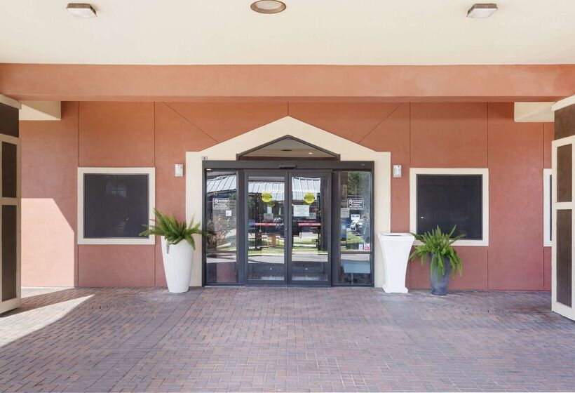 فندق Best Western Plus Edinburg Inn & Suites