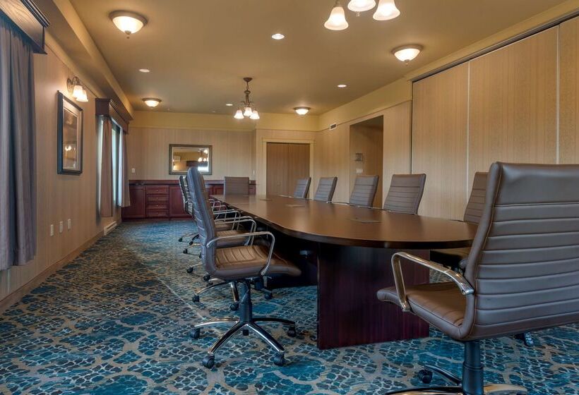 Best Western Plus Fredericton Hotel & Suites