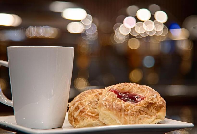 فندق Best Western Plus Kc Speedway Inn & Suites