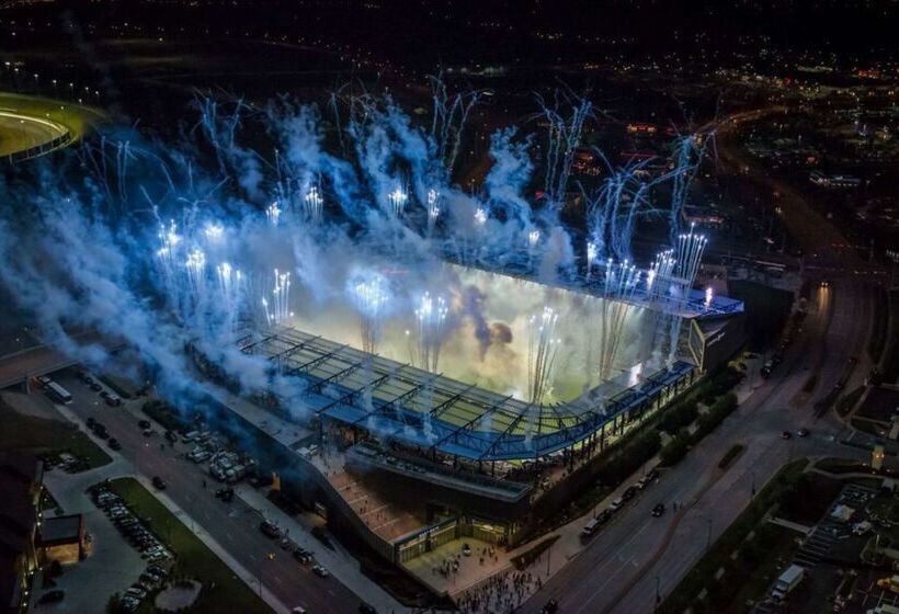 فندق Best Western Plus Kc Speedway Inn & Suites