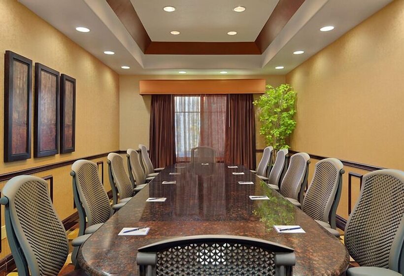 فندق Best Western Plus Kc Speedway Inn & Suites