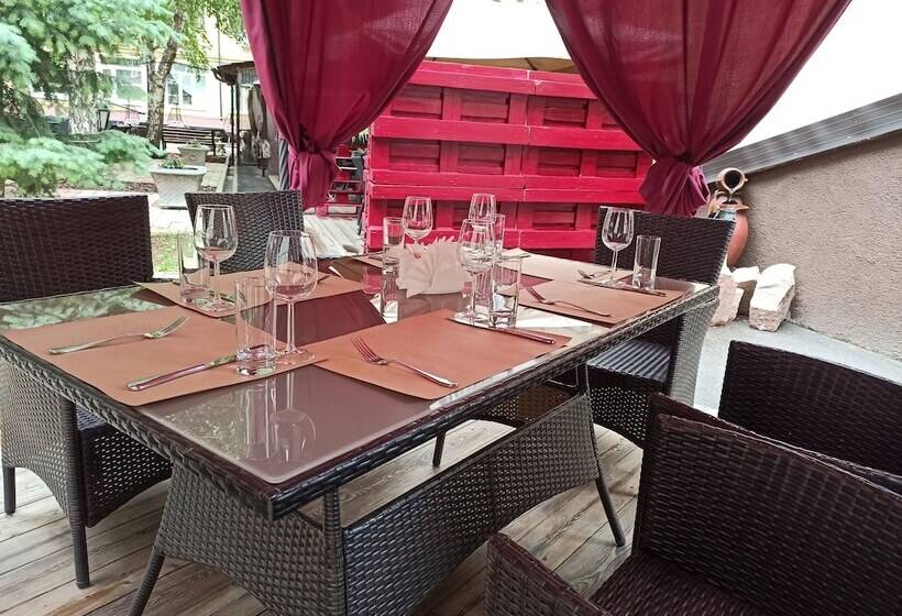 هتل Bogemia On Vavilova Street