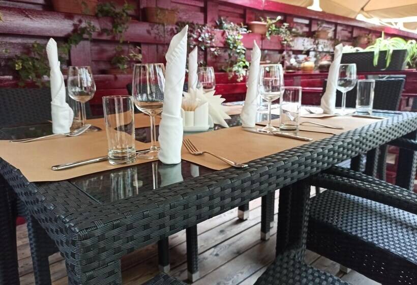 هتل Bogemia On Vavilova Street