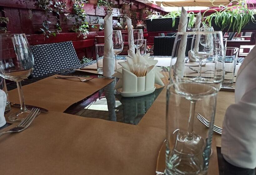 هتل Bogemia On Vavilova Street