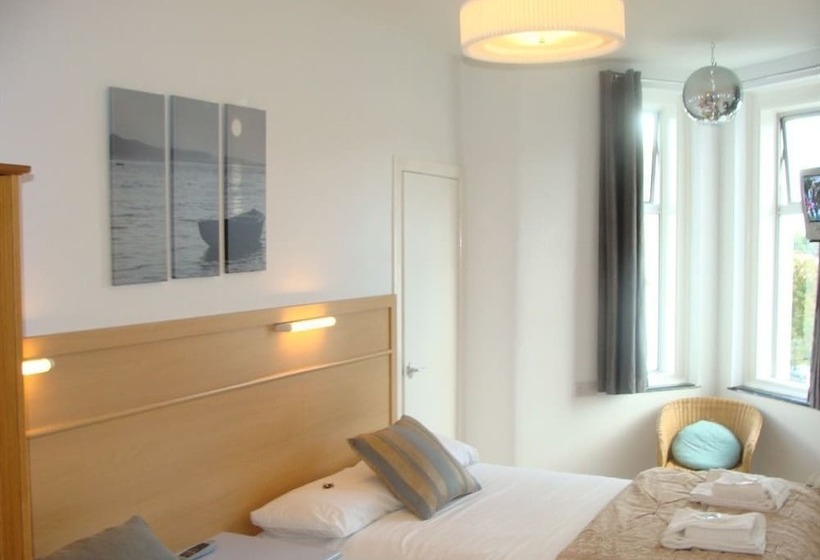 Отель Bonnington Beach