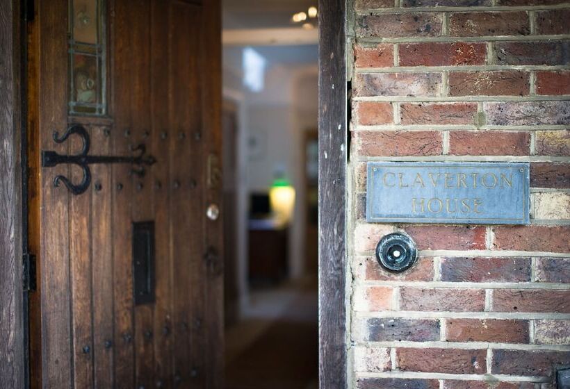 فندق Claverton