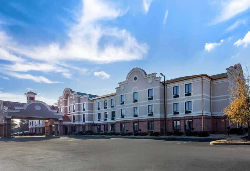 ホテル Comfort Inn & Suites Airport American Way