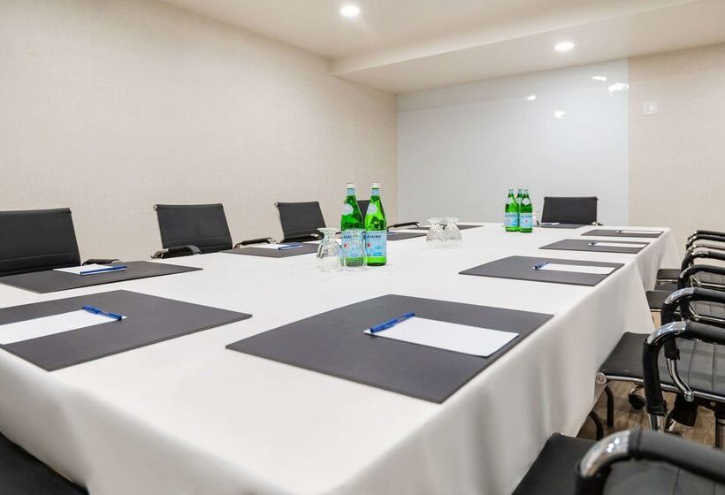 فندق Comfort Inn & Suites