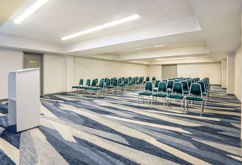 فندق Comfort Inn & Suites