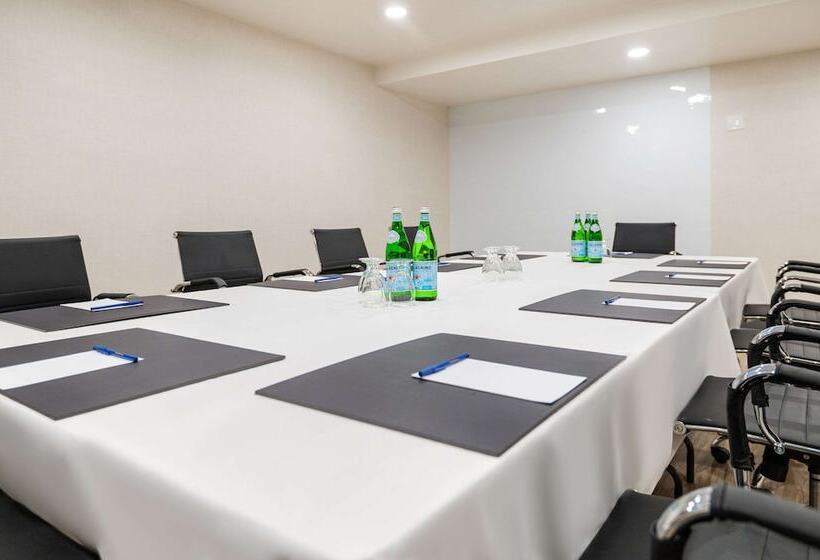 فندق Comfort Inn & Suites