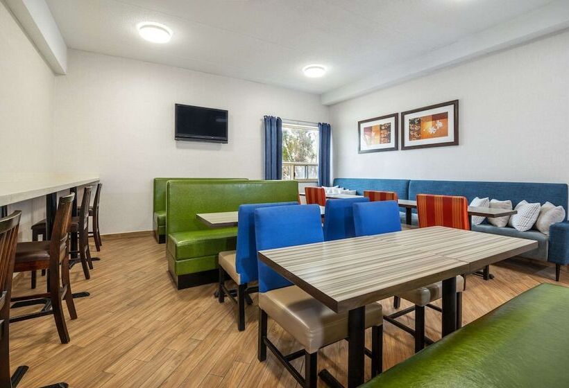 فندق Comfort Inn & Suites