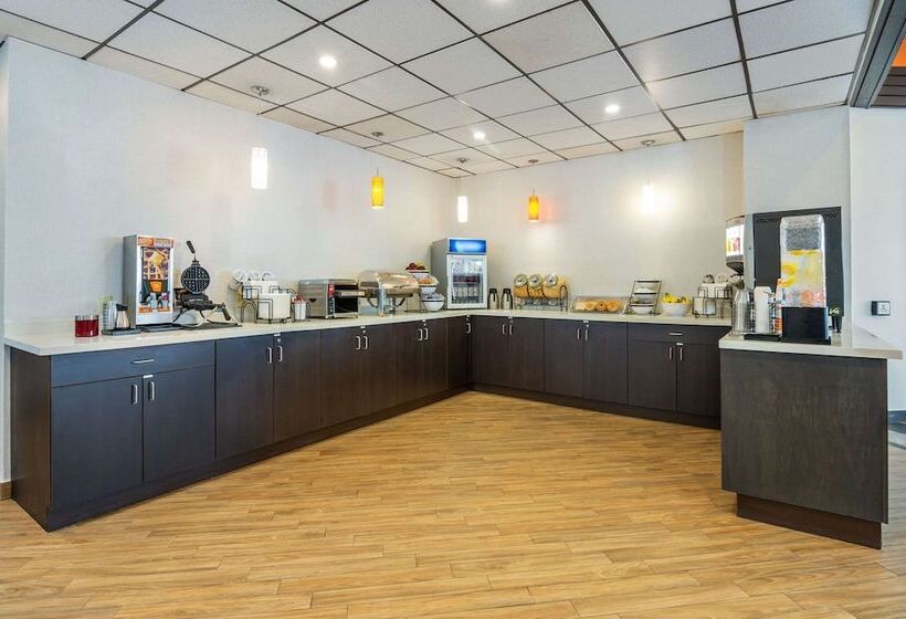 فندق Comfort Inn & Suites