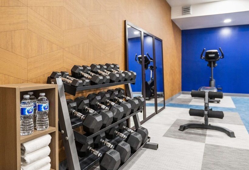 فندق Comfort Inn & Suites