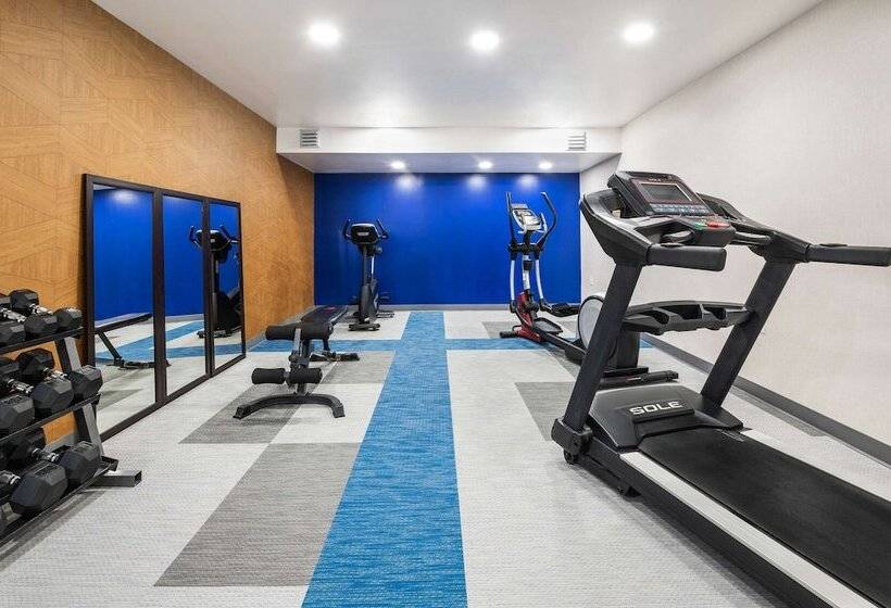 فندق Comfort Inn & Suites