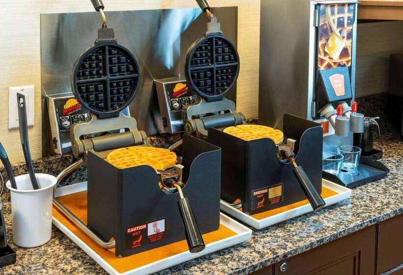 בית מלון כפרי Comfort Inn & Suites