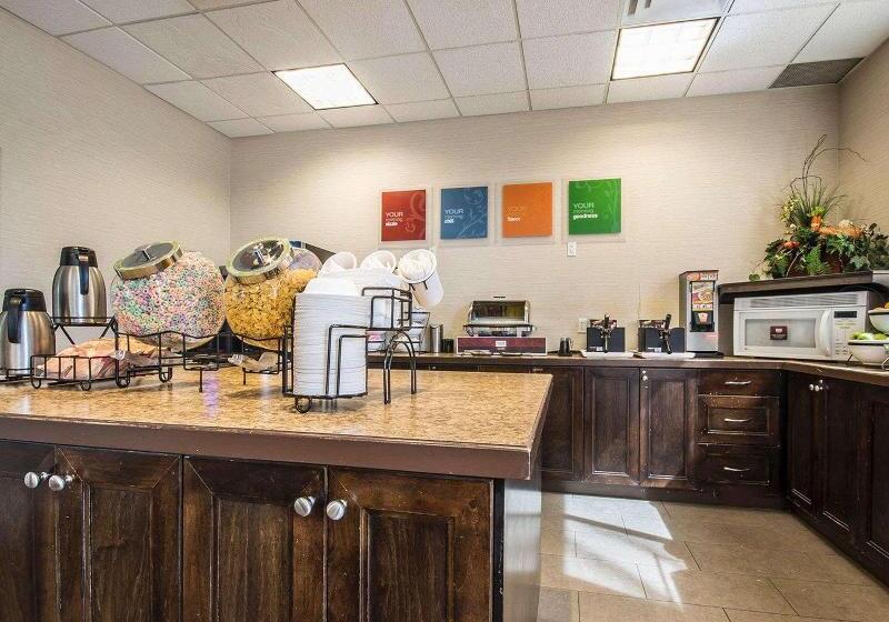 בית מלון כפרי Comfort Inn & Suites