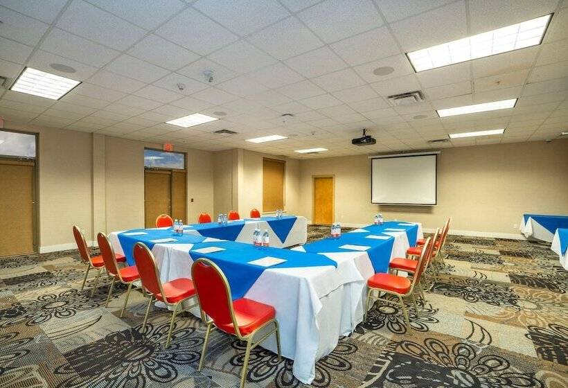 בית מלון כפרי Comfort Inn & Suites