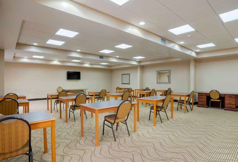 هتل Comfort Suites Fultondale I65 Near I22