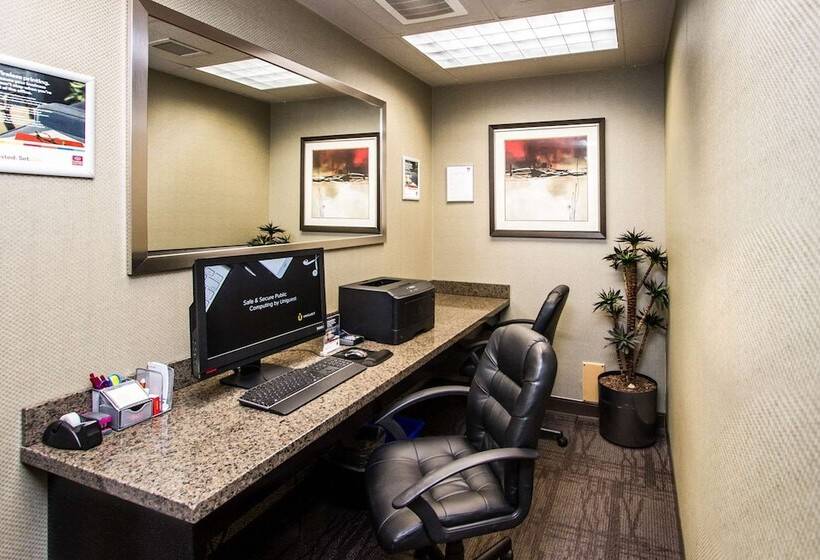 酒店 Comfort Suites Kelowna