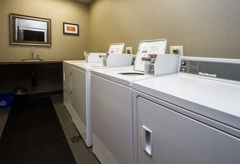 酒店 Comfort Suites Kelowna