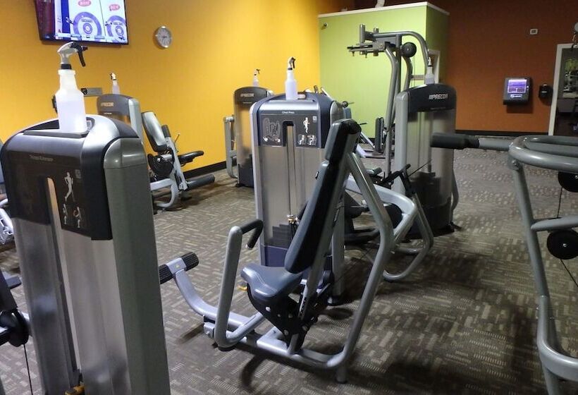 酒店 Comfort Suites Kelowna