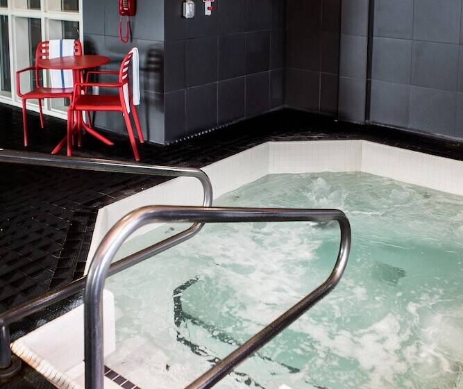 酒店 Comfort Suites Kelowna