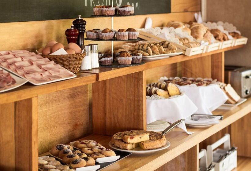 Отель Costa Colonia  Riverside Boutique