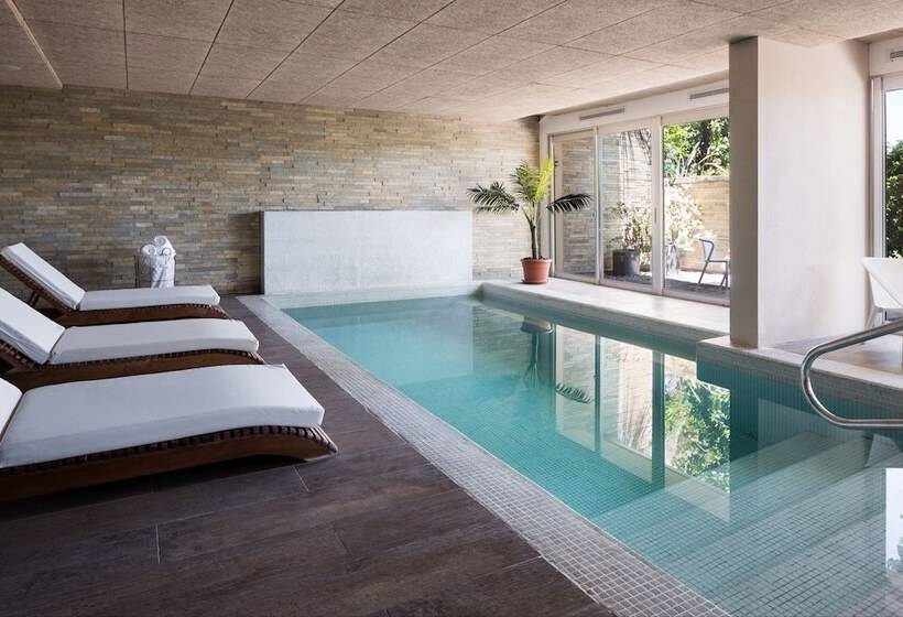 Отель Costa Colonia  Riverside Boutique