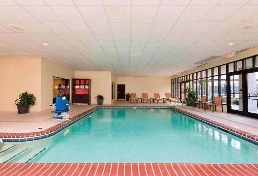 בית מלון כפרי Courtyard Louisville Downtown