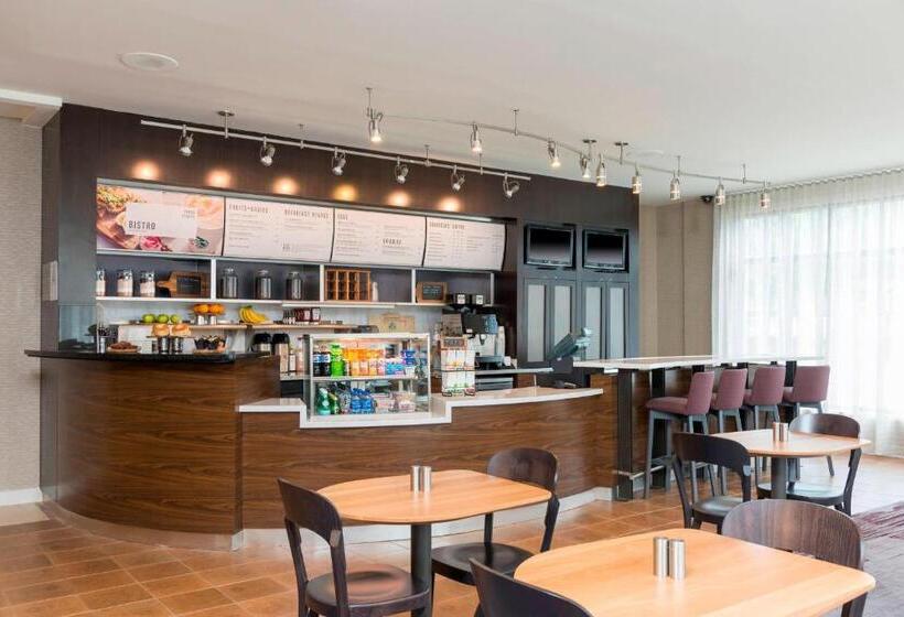 בית מלון כפרי Courtyard Louisville Downtown