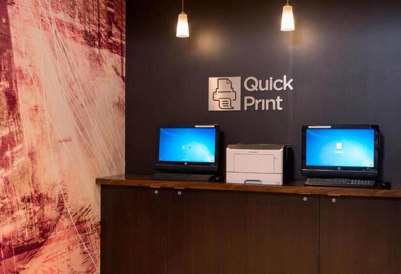 בית מלון כפרי Courtyard Louisville Downtown