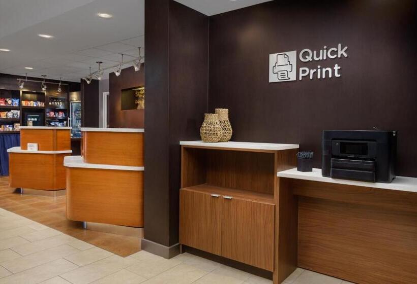 Отель Courtyard By Marriott Salinas Monterey