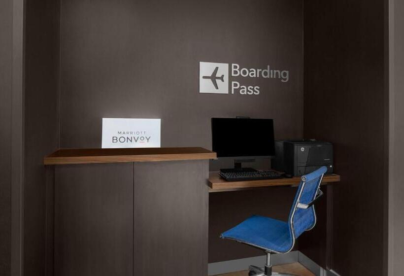 فندق Courtyard Tampa Oldsmar