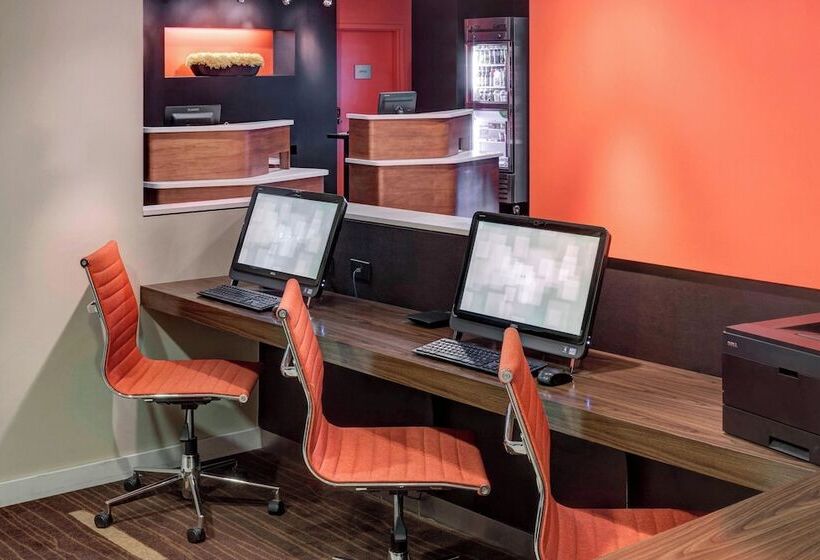 酒店 Courtyard By Marriott Wichita East