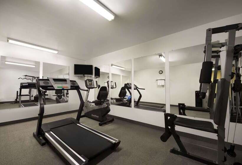 Отель Days Inn By Wyndham Grayling