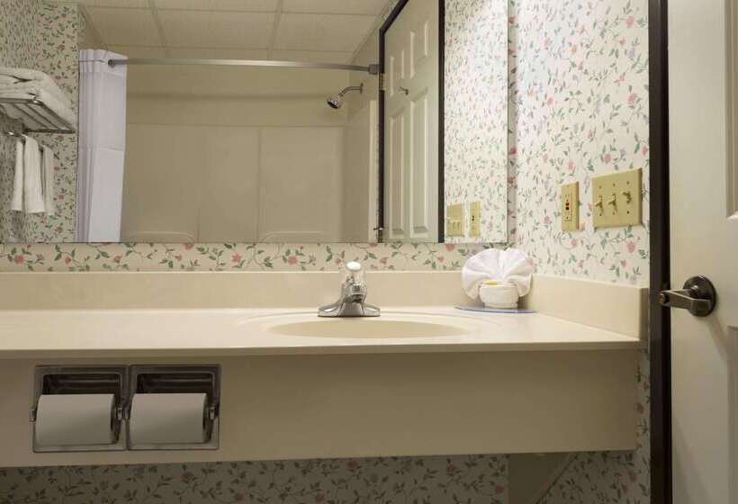 Отель Days Inn By Wyndham Grayling