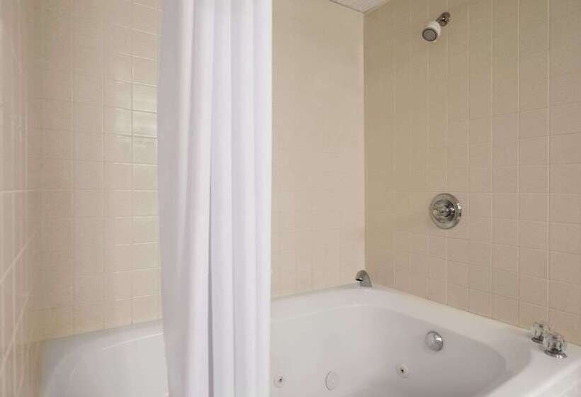 Отель Days Inn By Wyndham Grayling