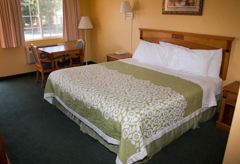 호텔 Days Inn By Wyndham King City