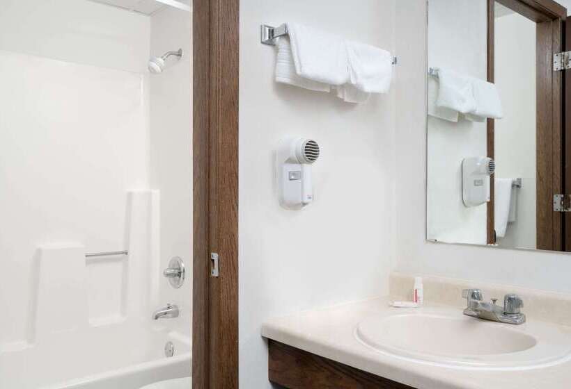 فندق Days Inn By Wyndham St Cloud