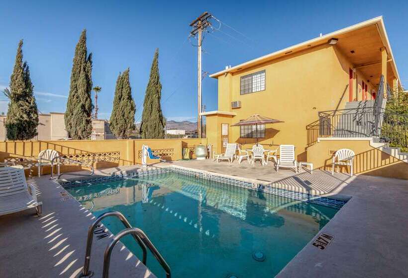 هتل Econo Lodge Near The University Of Arizona