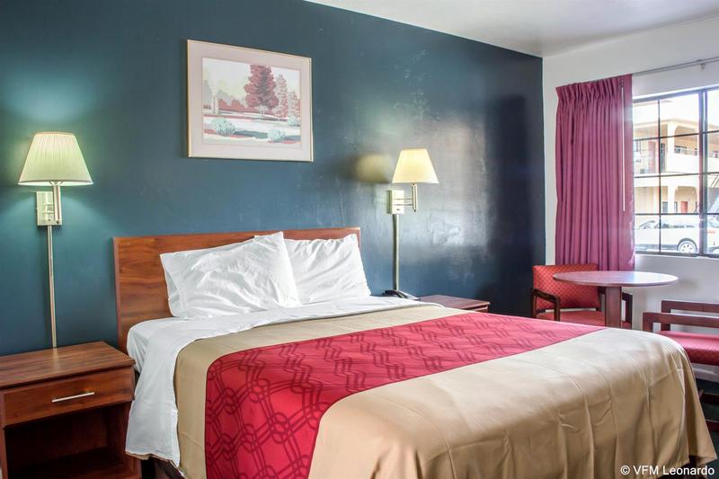 هتل Econo Lodge Near The University Of Arizona