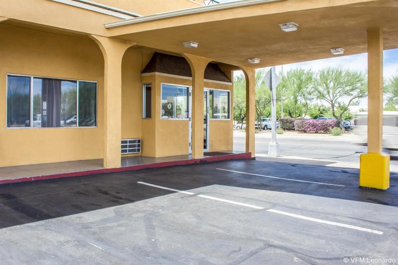 هتل Econo Lodge Near The University Of Arizona