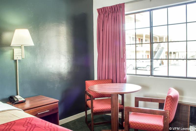 هتل Econo Lodge Near The University Of Arizona