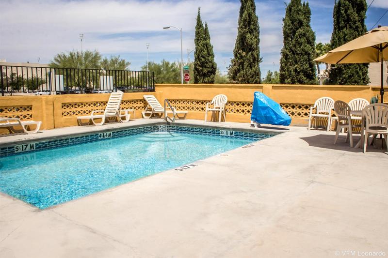 هتل Econo Lodge Near The University Of Arizona