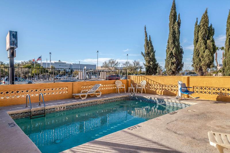 هتل Econo Lodge Near The University Of Arizona