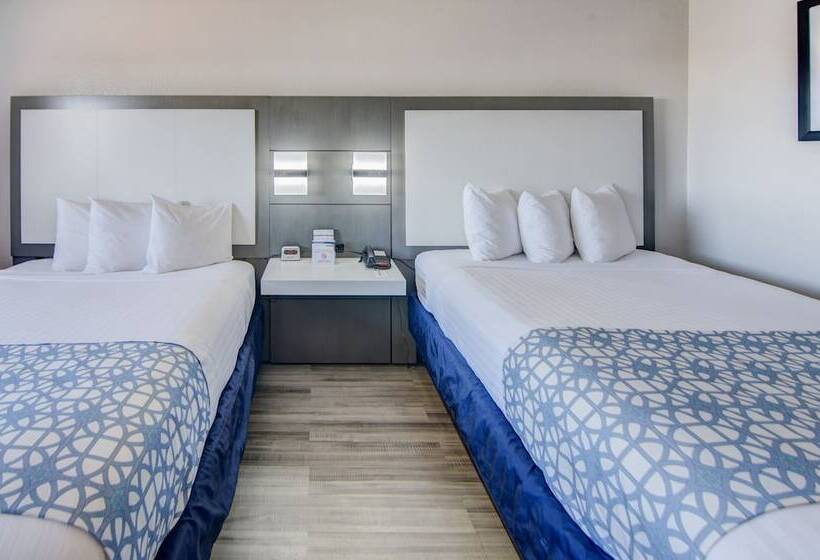 فندق Emerald Coast Inn And Suites