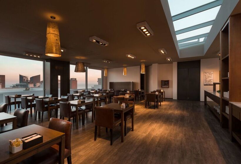 Отель Esplendor By Wyndham Montevideo Cervantes